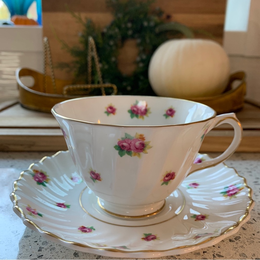 ROYAL DOULTON Rosebud Swirled Footed Cup & Saucer Set